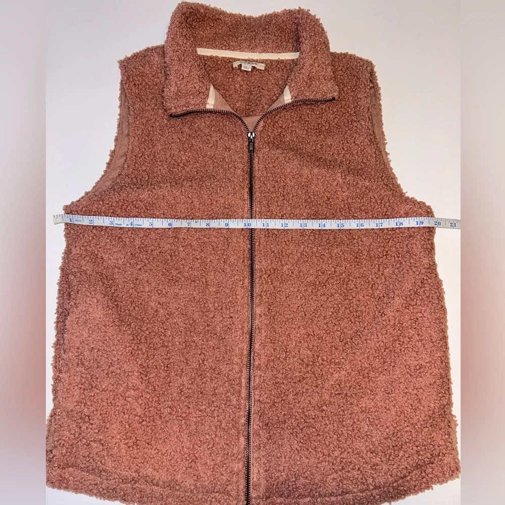 UMGEE dusty rosy, peach “Teddy” sleeveless, zip‎ up vest- sz Medium - Picture 7 of 10